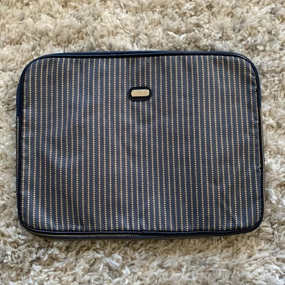 Jessica Simpson Laptop Sleeve - Picture 2 of 8